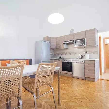 Two Bedroom At Basilica Daire